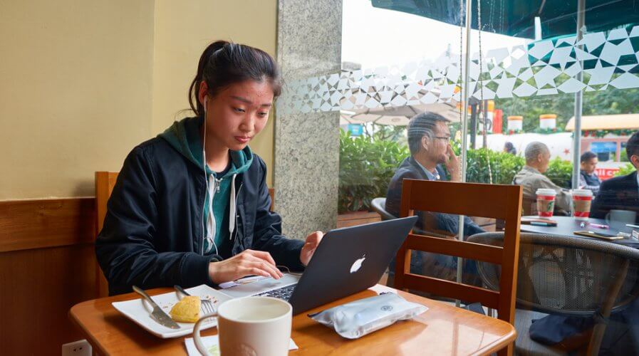 Starbucks sees value in the virtual world in China. Source: Shutterstock