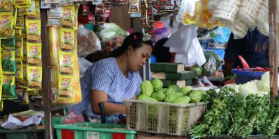Can technology digitally transform the street vendors in Indonesia? Source: Shutterstock