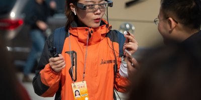 AI-powered augmented reality glasses can help China break the infection chain. Source: AFP