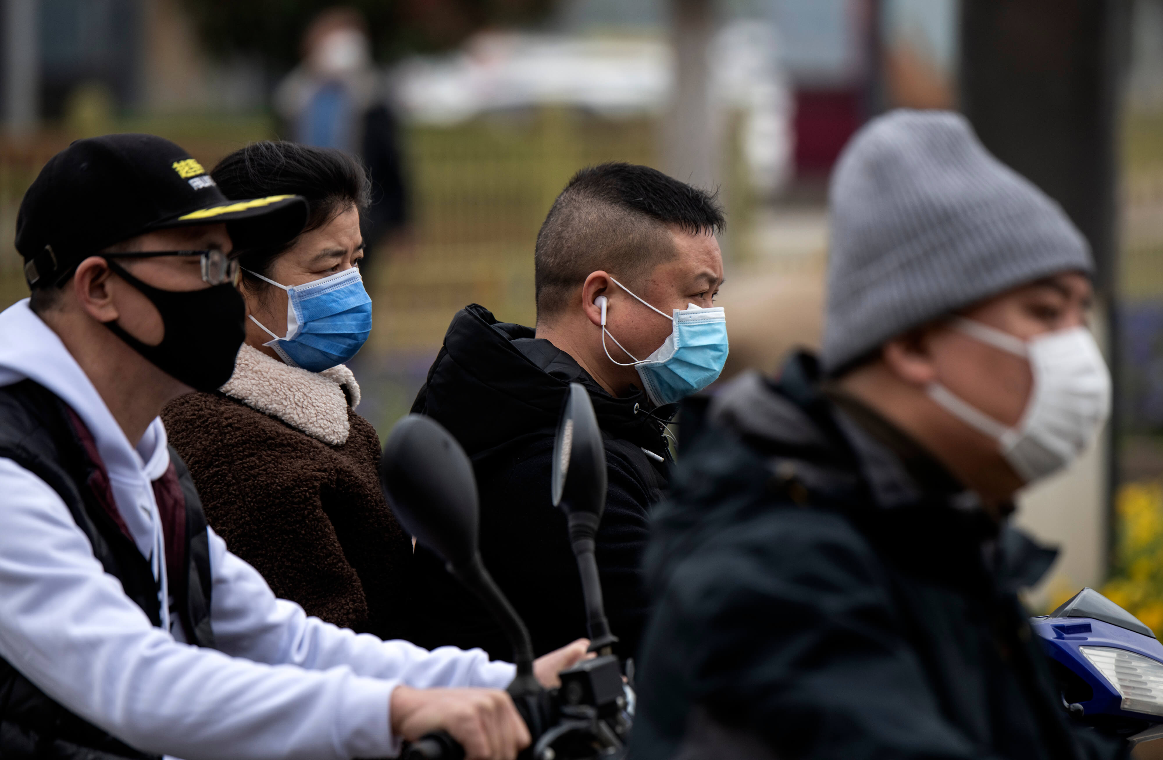 Chinese motorists with face masks in Jiujiang. Source: AFP.