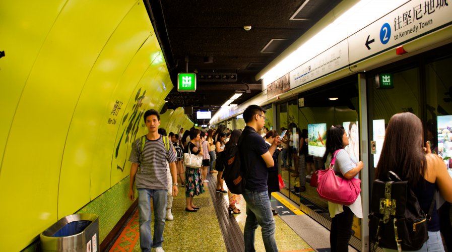 Commuters waiting for the train in hong Kong's Mong Kok station during rush hour. Source: Shutterstock.