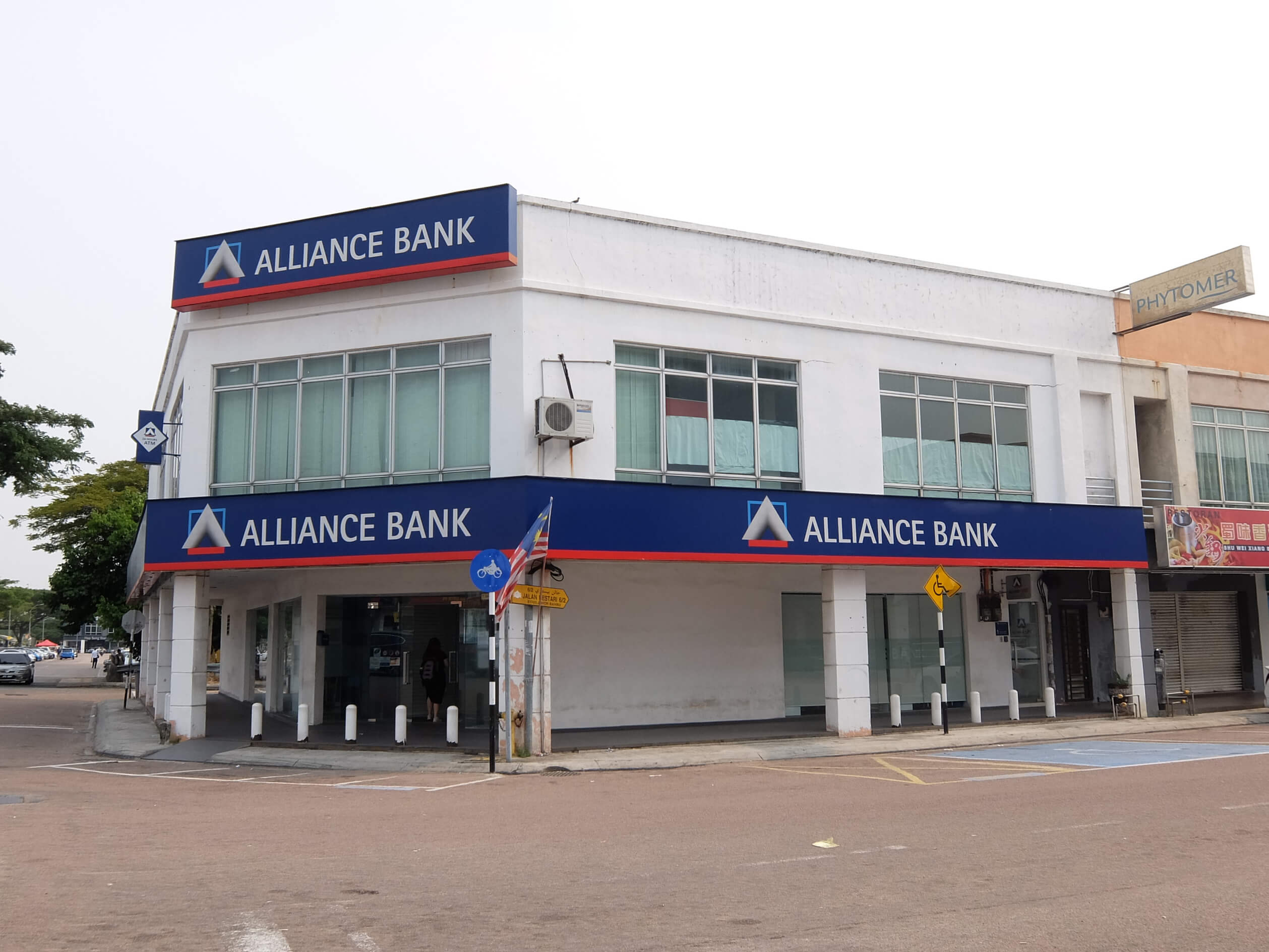 Alliance Bank Malaysia uses Red Hat open source software to deliver CX