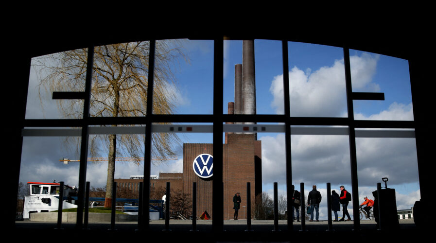 Volkswagen to collaborate with China's Guoxuan to manufacture EV batteries in Germany