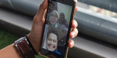 Malaysia's 5G network deployment will benefit industries and consumers, especially those who rely on tools such as video calls or conferencing. (Photo by Sam Reeves / AFP)