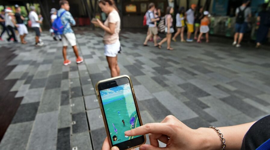 VoNR can support AR needs, such as those used in games such as Pokemon Go by developer Niantic. Niantic is developing a new AR-based social game that will draw on the power of 5G communications. (Photo by ROSLAN RAHMAN / AFP)