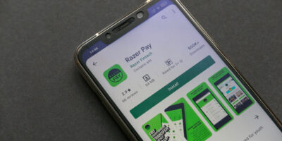 The Razer Pay app on an android smartphone, which will cease to be in service by Oct 1, 2021 (IMG/ Faizal Ramli / Shutterstock.com)
