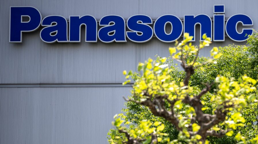 Panasonic unveils a battery prototype for Tesla with five times more energy storage