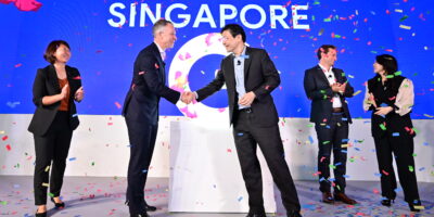 Scott Beaumont, President, Asia Pacific, Google and Deputy Prime Minister and Minister of Finance Lawrence Wong shaking hands
