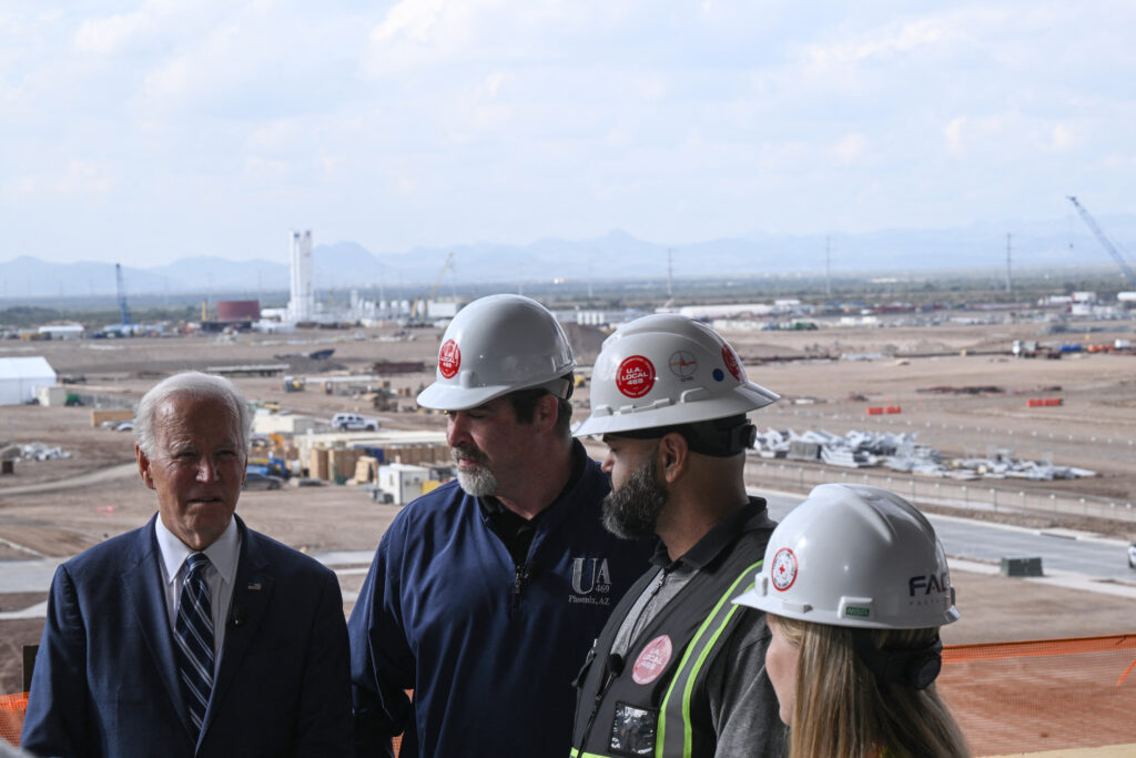 US President Joe Biden (L) tours the TSMC Semiconductor Manufacturing Facility in Phoenix, Arizona, on December 6, 2022.