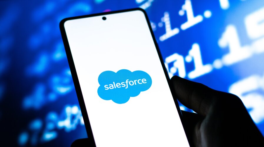 Salesforce expands investment in AI