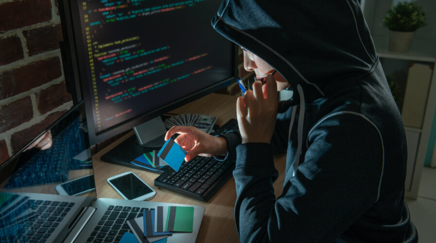 Stolen identities continue to cause massive breaches, exposing 1.5 billion user records and costing businesses an average of US$9.4 million per breach in 2022.  Image source: ShutterStock