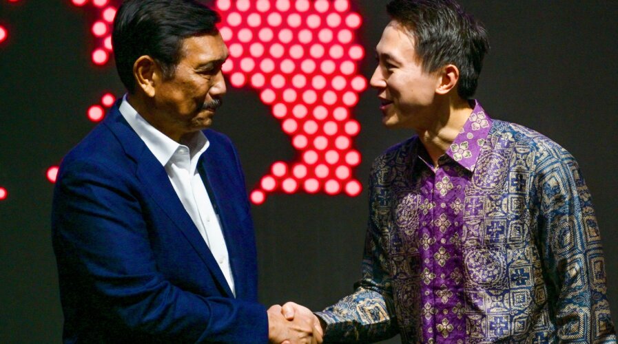TikTok CEO Shou Zi Chew (R) shakes hands with Indonesian Coordinating Minister for Maritime Affairs and Investment Luhut Binsar Pandjaitan during the TikTok Southeast Asia Impact Forum 2023 in Jakarta, Indonesia on June 15, 2023. (Photo by BAY ISMOYO / AFP)