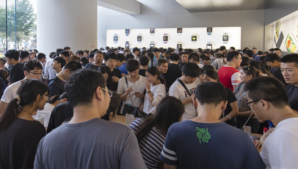 People crowd an Apple Store in Xidan commercial area. Source: Shutterstock