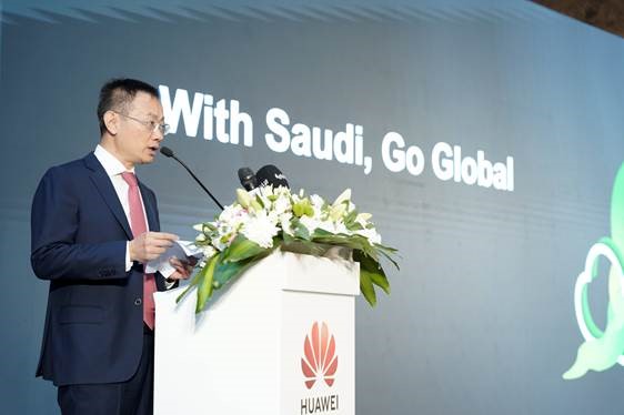 Steven Yi, Senior Vice President of Huawei, launches Huawei Cloud in Saudi Arabia.