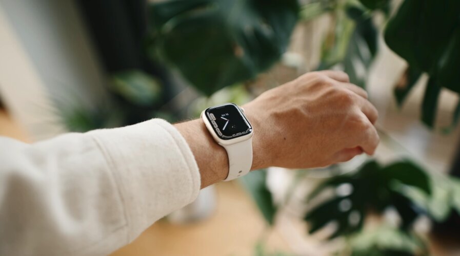 The new Apple Watch lets you double tap into your daily routine