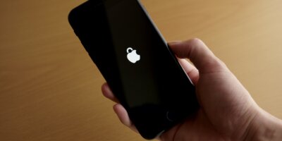 Stolen Device Protection on the Apple iPhone aims to protect users when thieves or even cybercriminals know of their private passwords for their Apple ID.