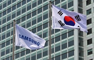 South Korea's national flag (R) and the Samsung Electronics flag flutter at the company's headquarters in Suwon on June 13, 2023. (Photo by Jung Yeon-je/AFP).